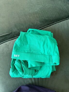 SET Active Emerald Green Set (top & bottom)
